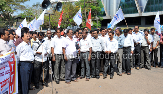 LIC Agents protest in Mangalore